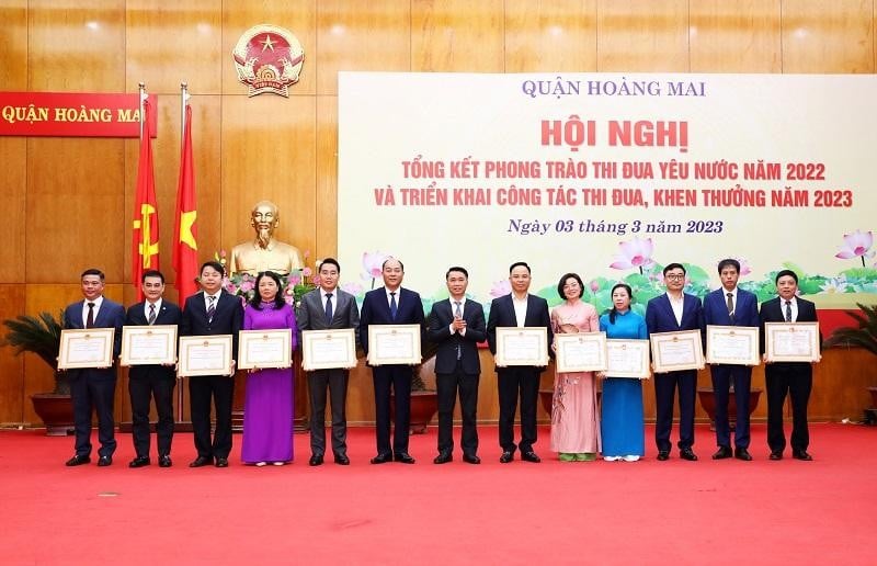 Cống hiến là gì? Quy định chung về khen thưởng quá trình cống hiến