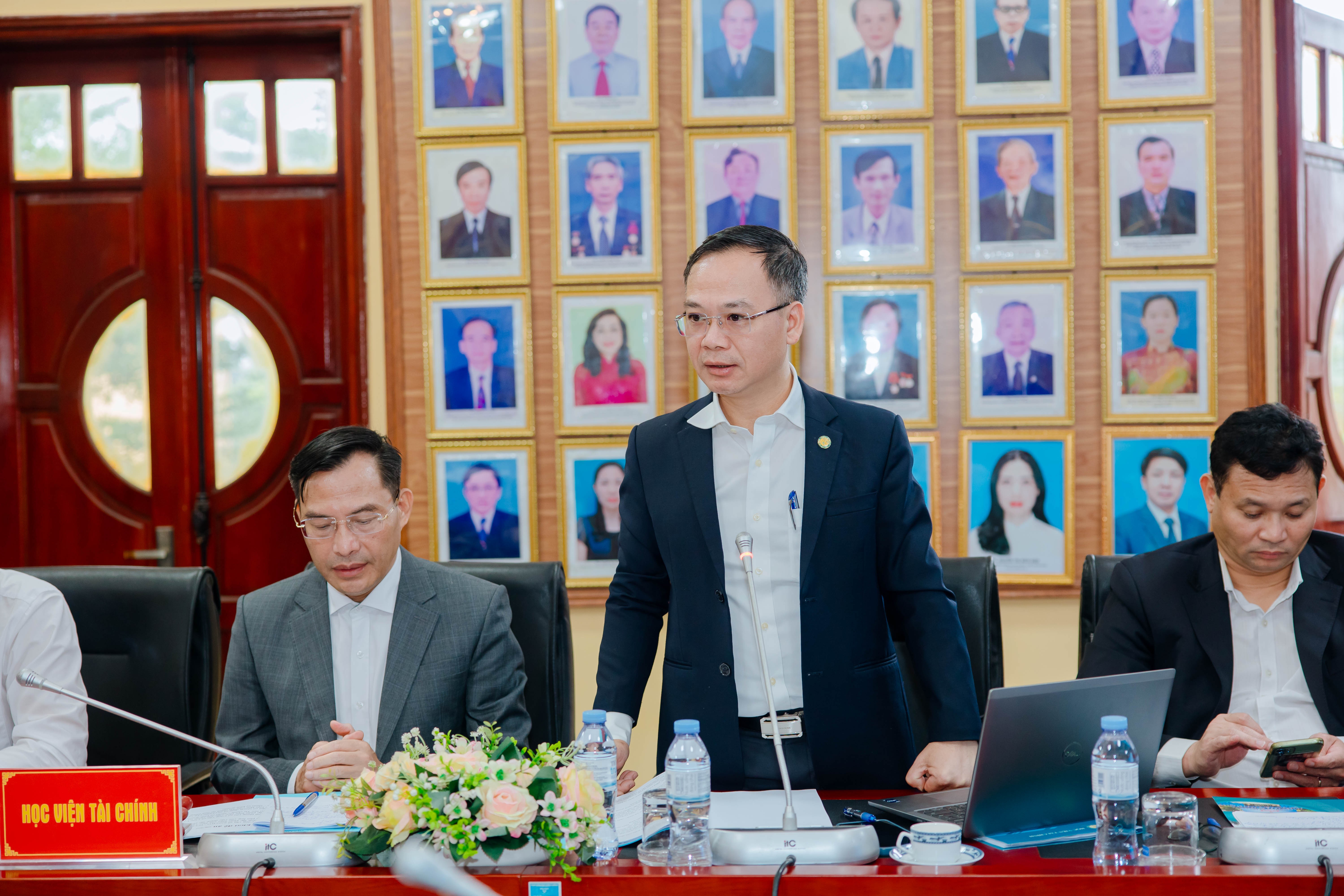 dai hoc tai chinh quan tri kinh doanh hung yen 12