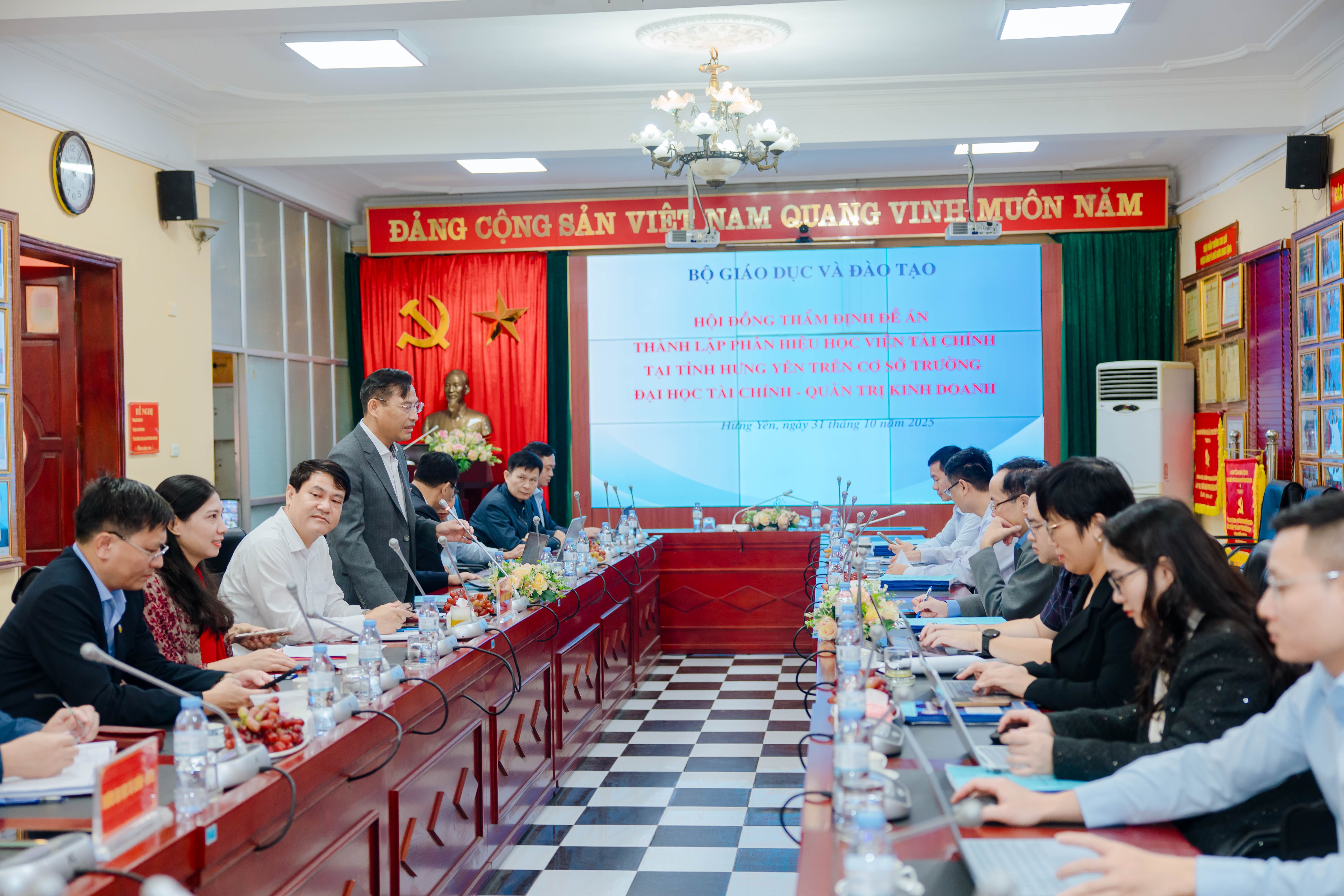 dai hoc tai chinh quan tri kinh doanh hung yen