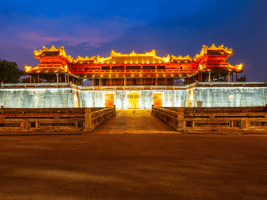 Cổng Ngọ Môn Đại Nội Huế về đêm