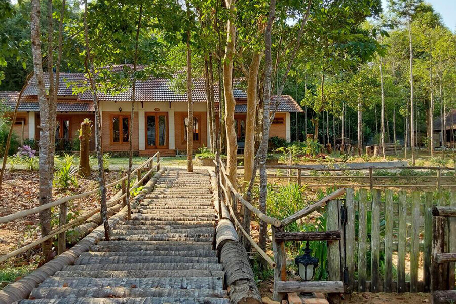 Nhà hàng Tịnh Gia Viên nằm giữa lòng thành phố Huế