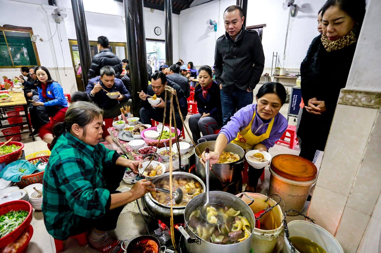 Bún bò mệ Kéo huyền thoại ẩm thực trong lòng thành phố Huế