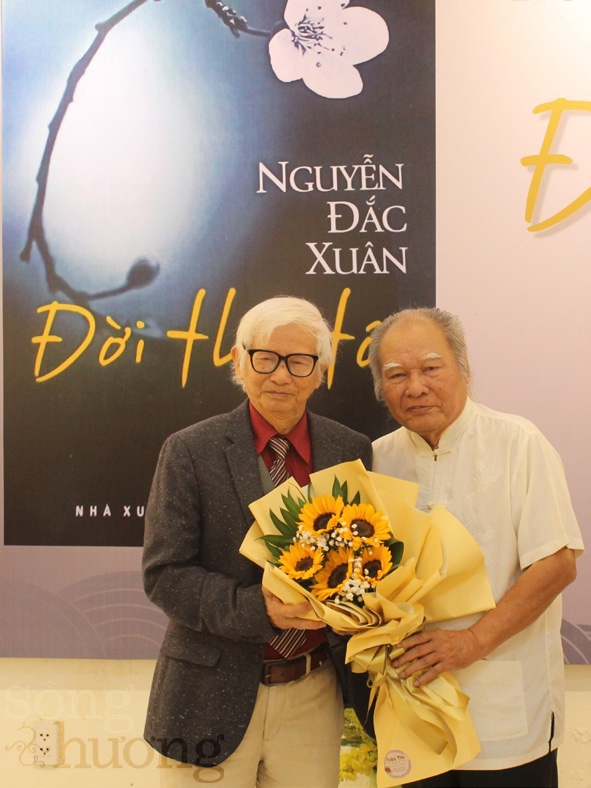 doi tuong tru tinh la gi