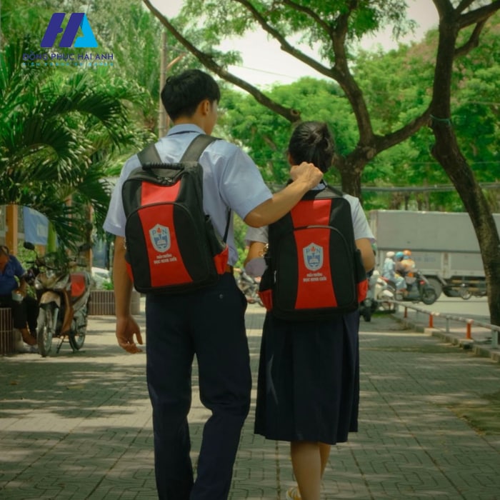 Đồng phục balo trường Phú Nhuận tiện lợi, đẹp mắt