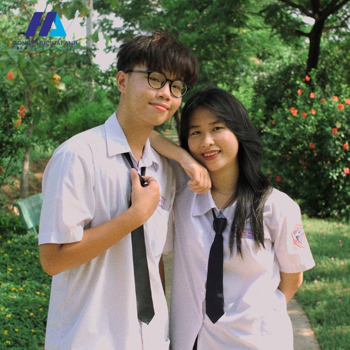 Mẫu áo đồng phục sơ mi tay ngắn Phú Nhuận thanh lịch và trang nhã