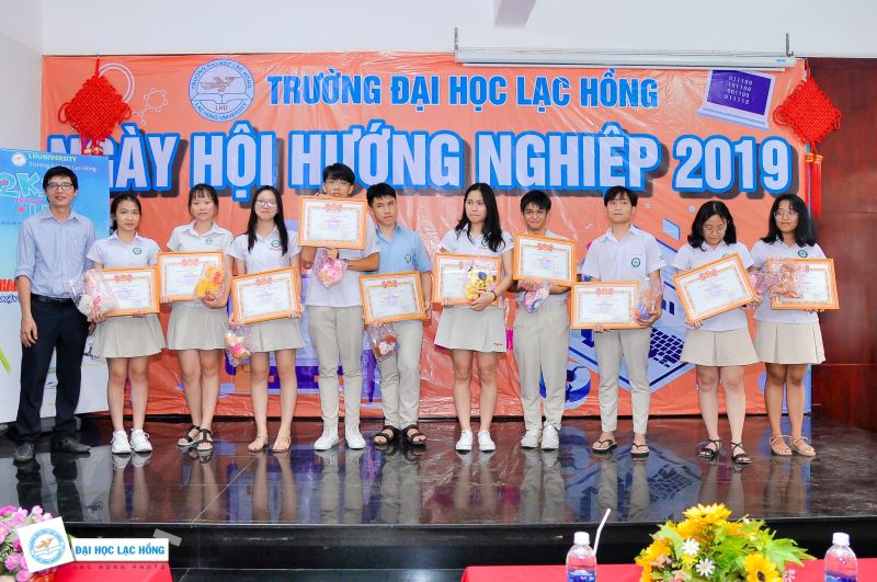 hoc phi truong song ngu lac hong 5