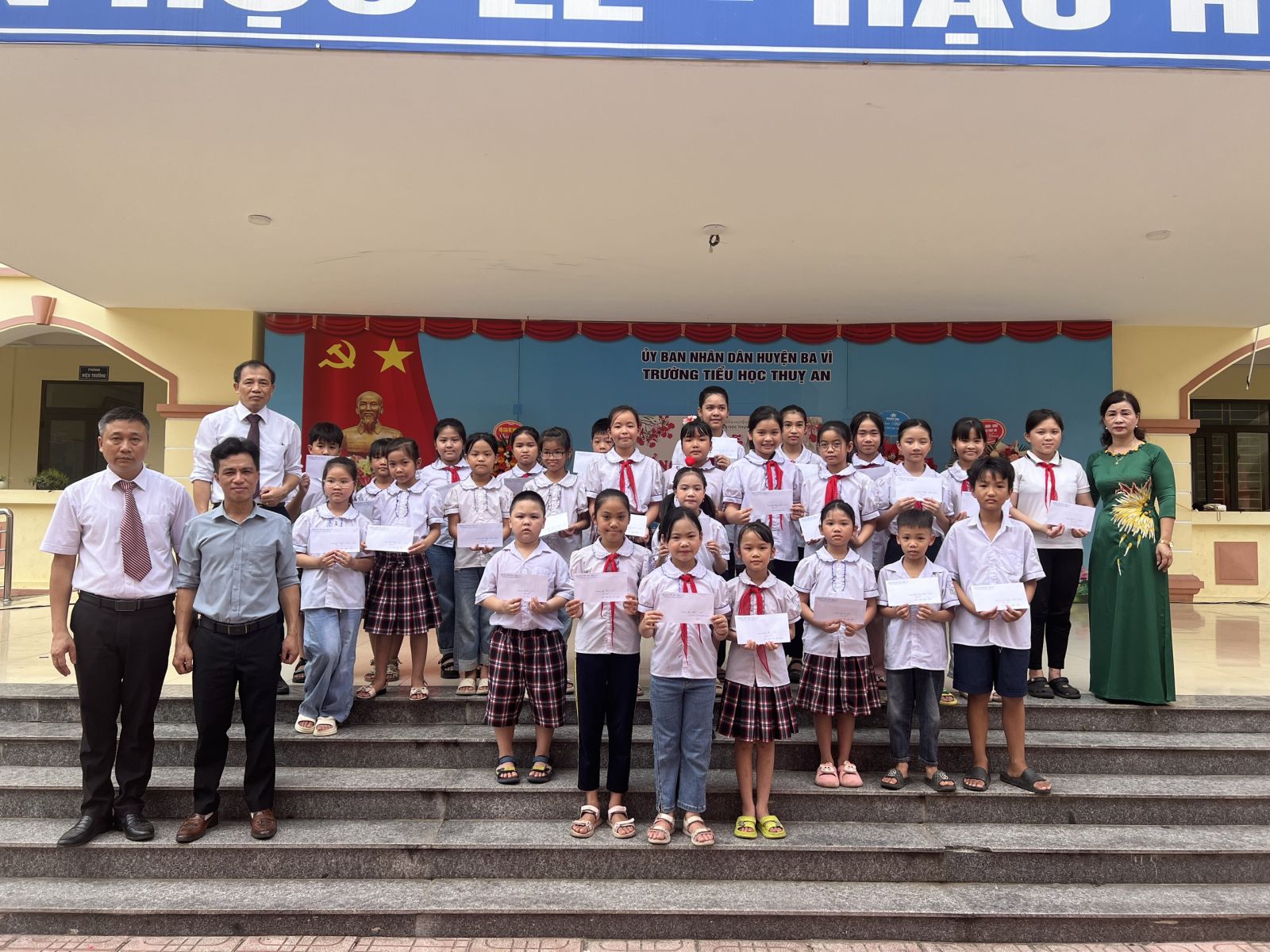 kich ban tong ket nam hoc tieu hoc 4