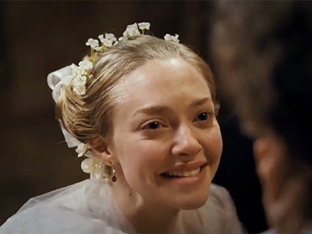 Nữ diễn viên, ca sĩ, kiêm người mẫu Amanda Seyfried vào vai Côdét lúc trưởng thành