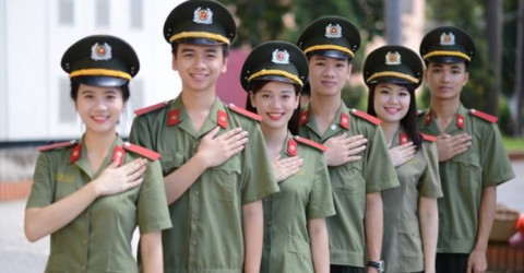 Áo sơ mi màu cỏ úa của lực lượng An ninh Nhân dân