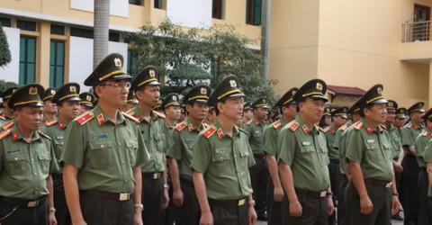 Áo màu xanh rêu của Cảnh sát Kinh tế