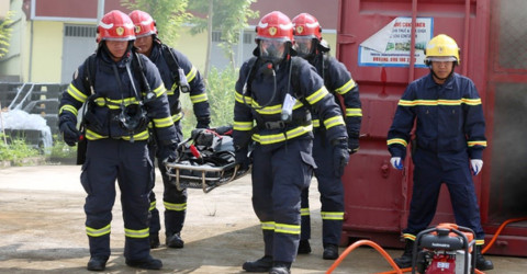 Áo phản quang của Cảnh sát Phòng cháy Chữa cháy