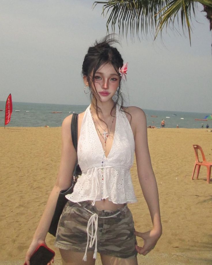 Nhẹ bước trên cát tạo dáng thanh thoát