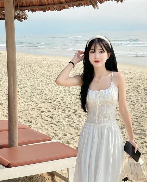 Bước đi thong thả để váy bay nhẹ