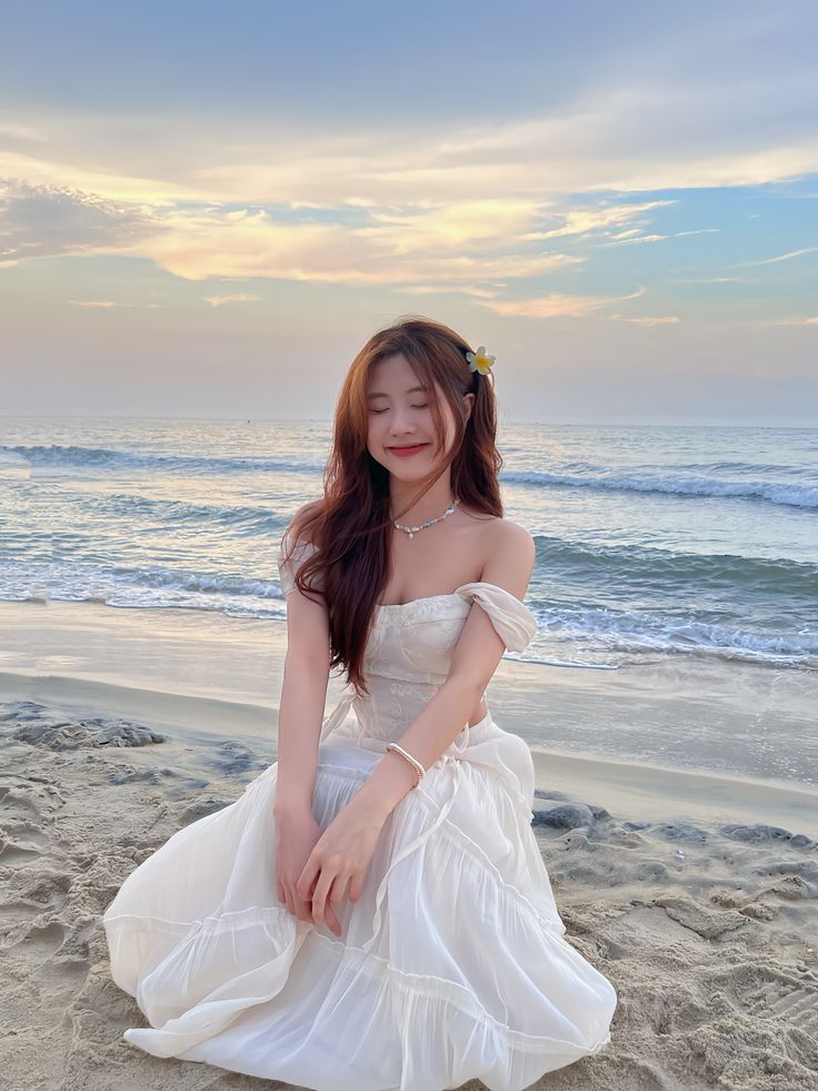 Đứng trên đá nhìn về phía biển xa