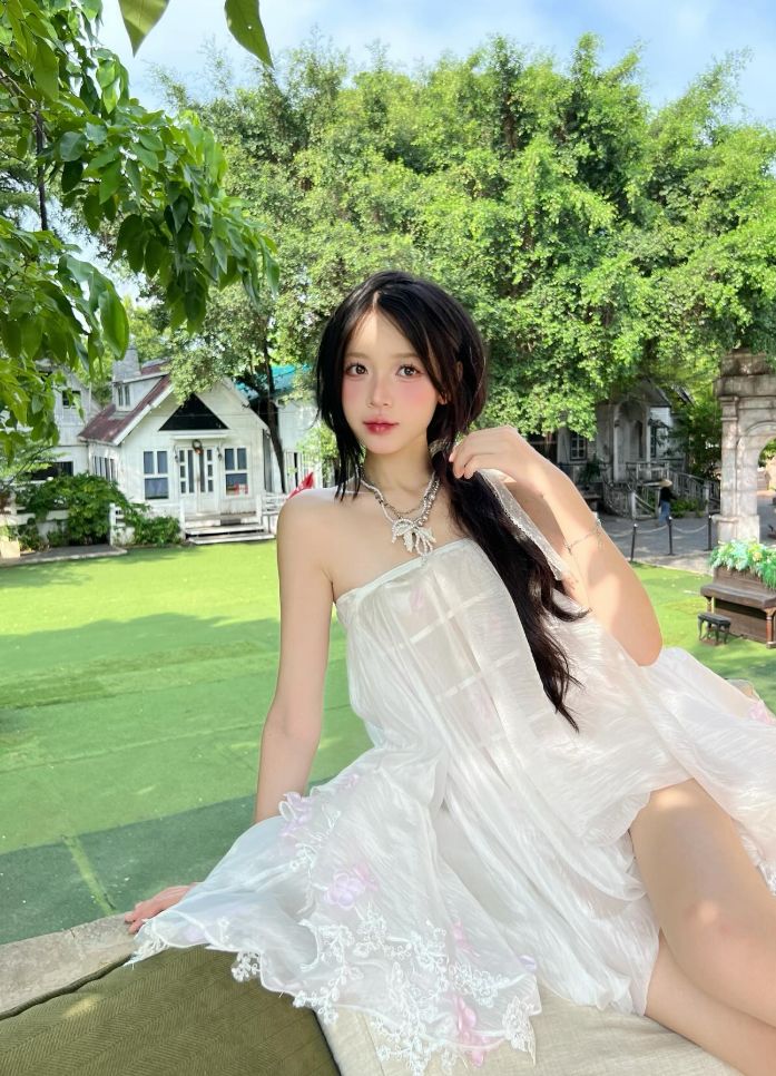 Tư thế dịu dàng cùng chân váy xòe