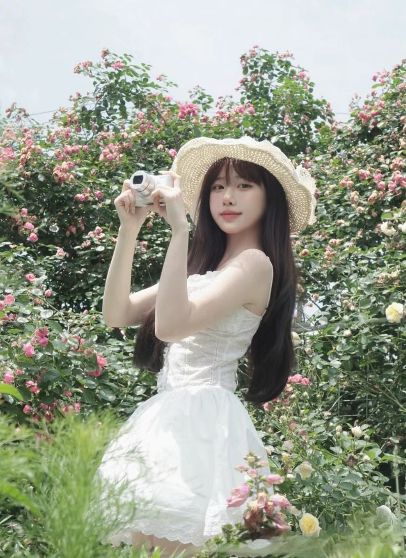 Váy kèm áo len tạo dáng nhẹ nhàng