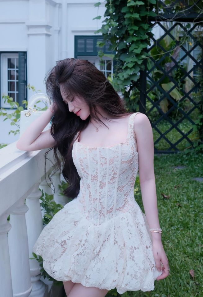 Váy voan mềm phối dáng thơ mộng