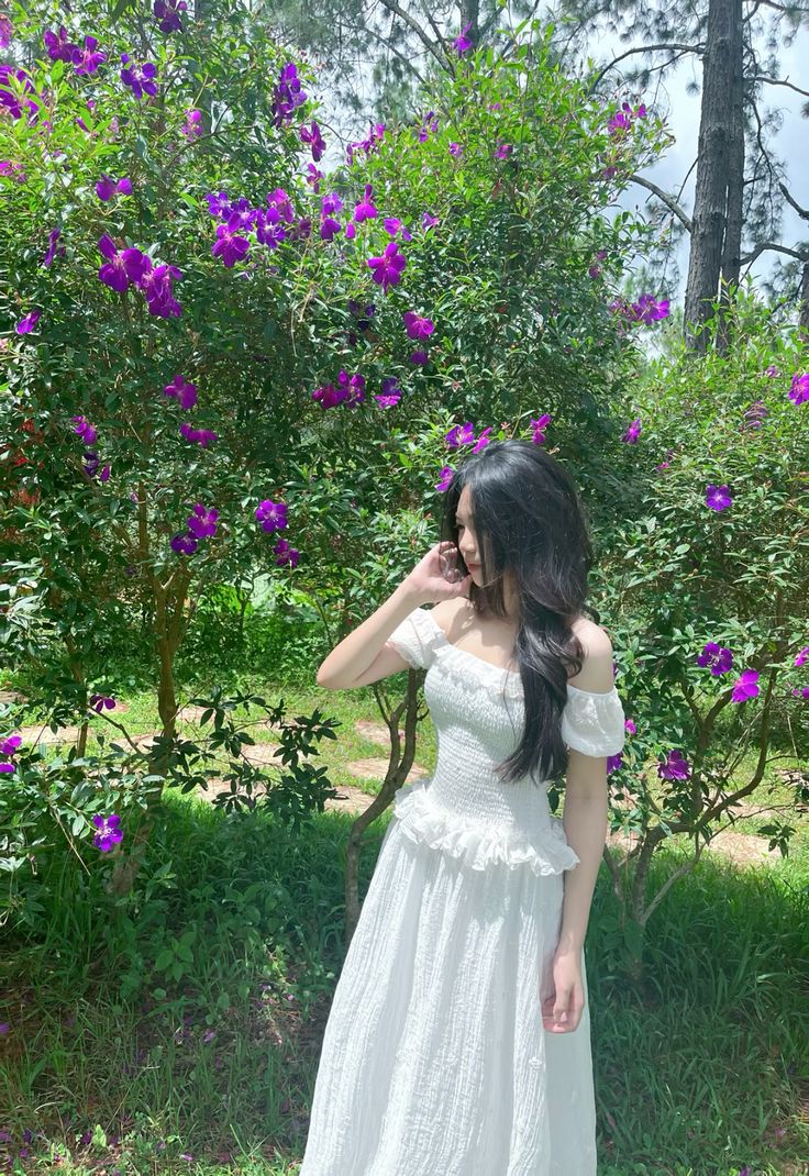 Dáng xoay nửa người tạo nét cuốn hút