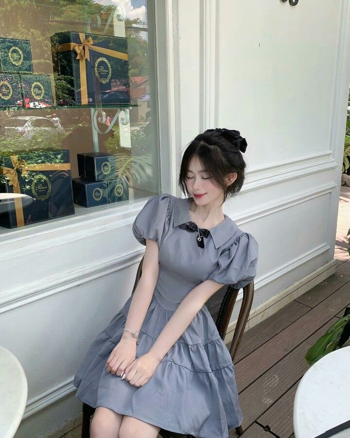 Cách tạo dáng khi mặc váy ngắn