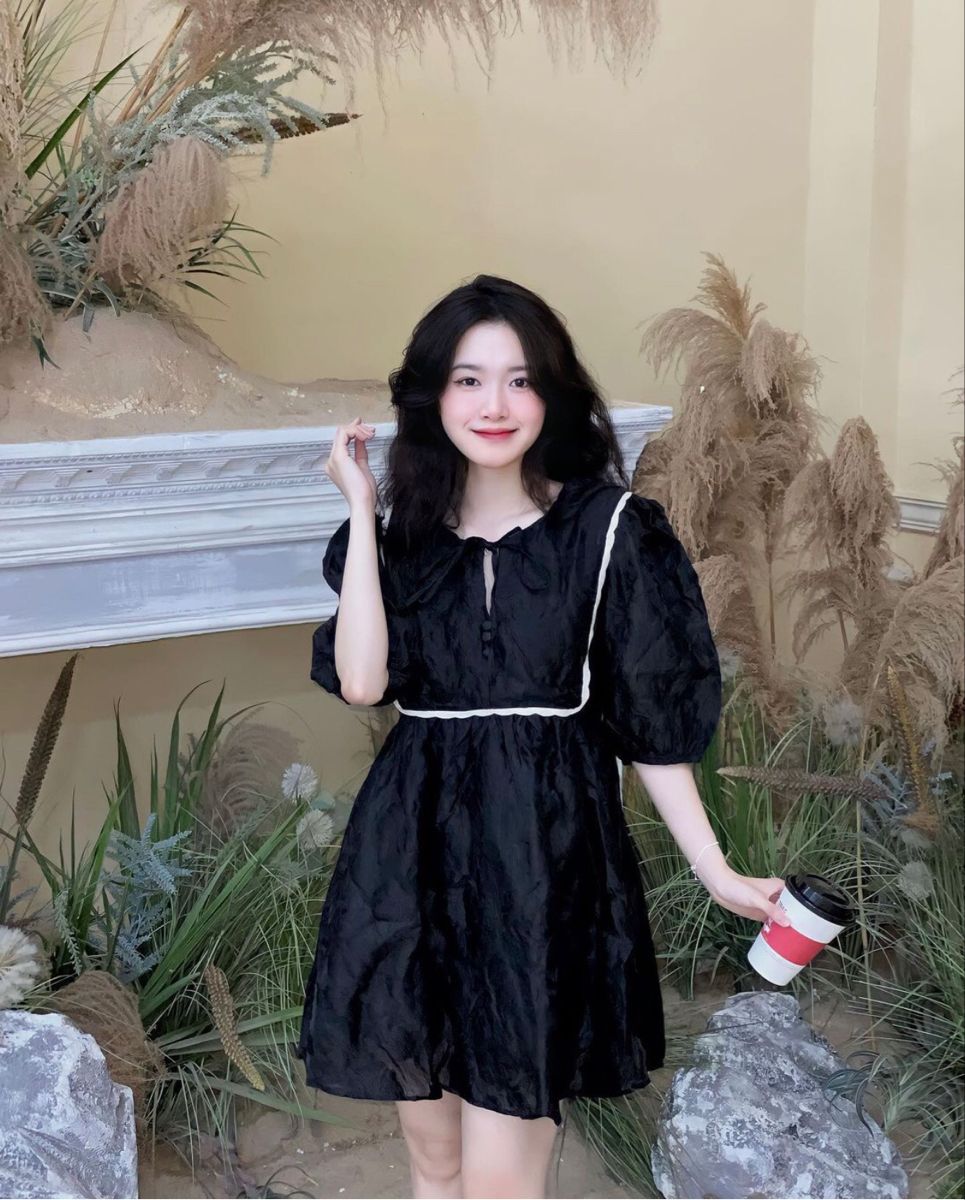 Tư thế chân chéo làm dáng thêm thon