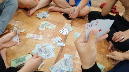 Đánh bài là hành vi vi phạm pháp luật