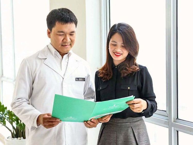 Tình trạng táo bón kéo dài, người bệnh nên đến gặp bác sĩ chuyên khoa