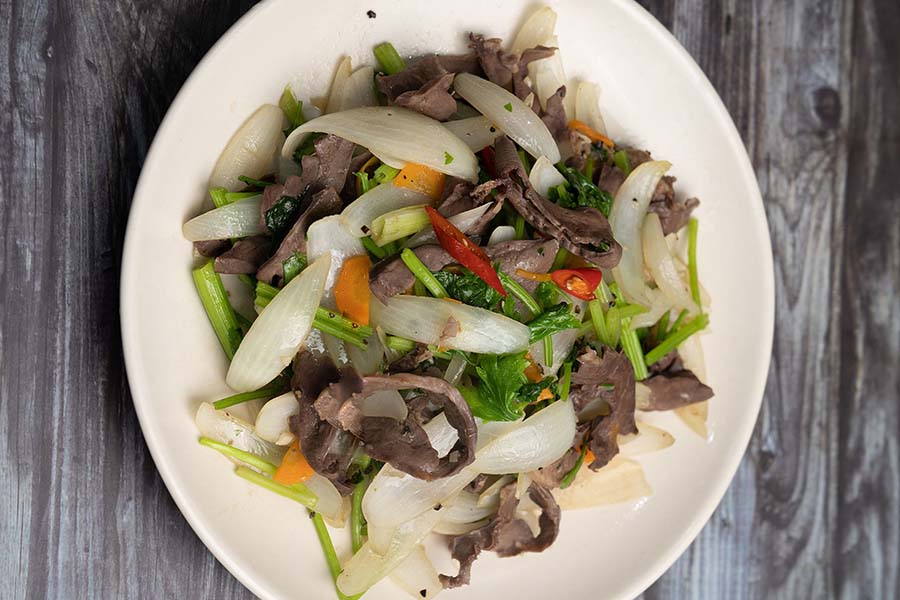 Hành tây là thực phẩm rất tốt cho sức khỏe, phù hợp với cả người lớn tuổi và trẻ nhỏ