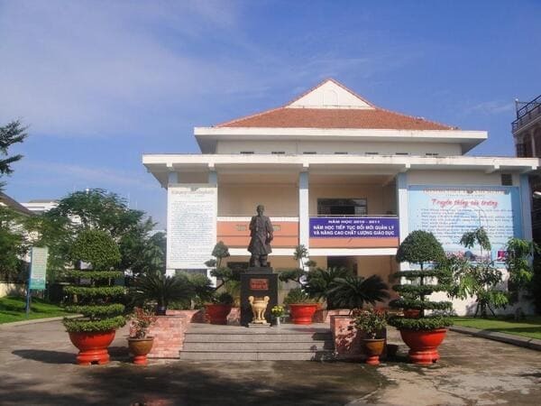 đánh giá Trường THPT Trần Hưng Đạo có tốt không