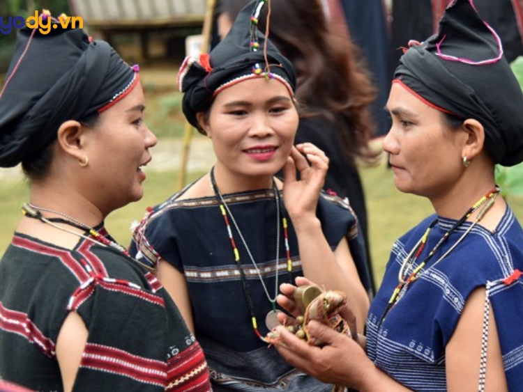 trang phục dân tộc tây nguyên