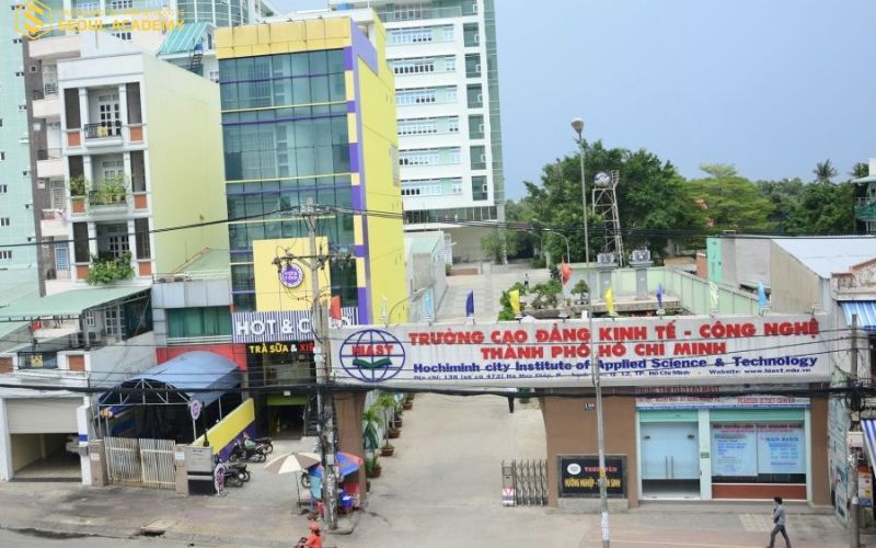 truong cao dang kinh te doi ngoai hoc phi 3