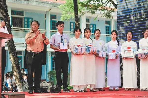 Đánh Giá Trường THPT Nguyễn Huệ- Huế Có Tốt Không
