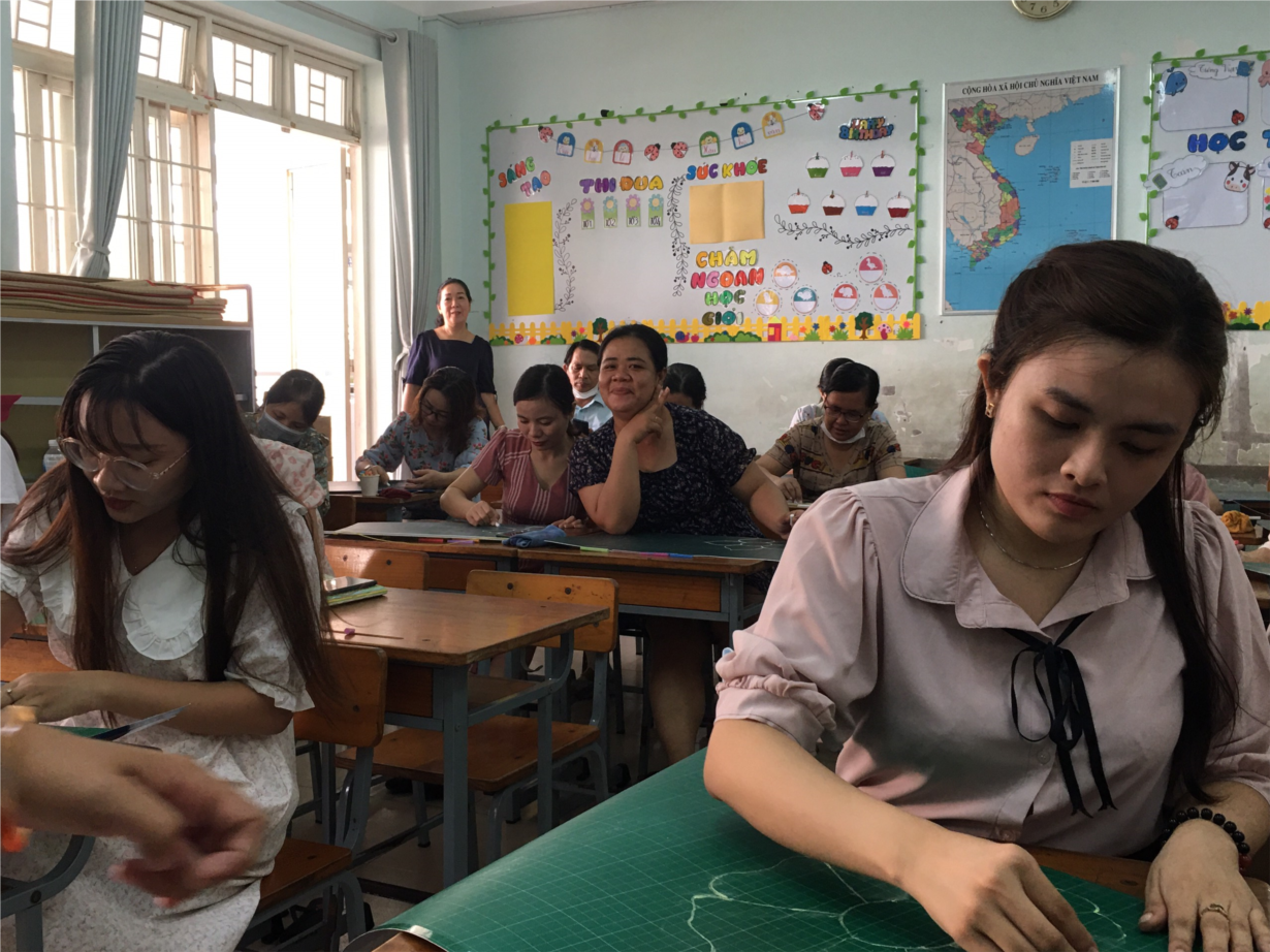 ve trang tri bang lop 4
