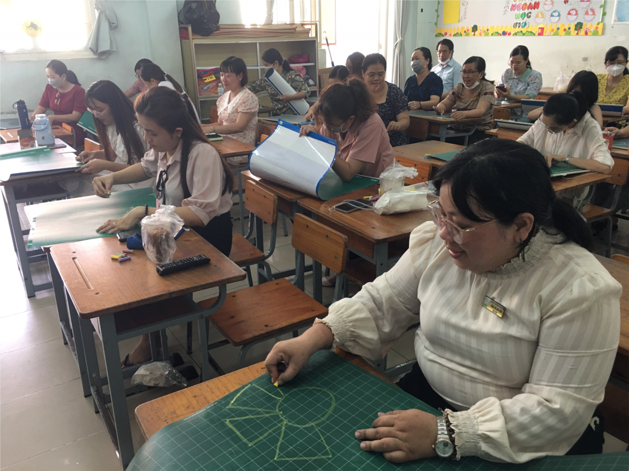 ve trang tri bang lop 5