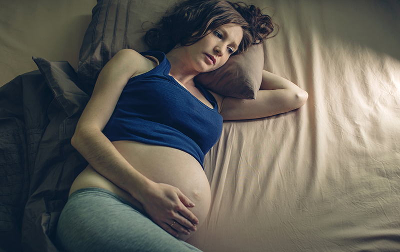Chuột rút ban đêm có thể khiến mẹ bầu thường xuyên mất ngủ và lo lắng bà bầu bị chuột rút là thiếu chất gì