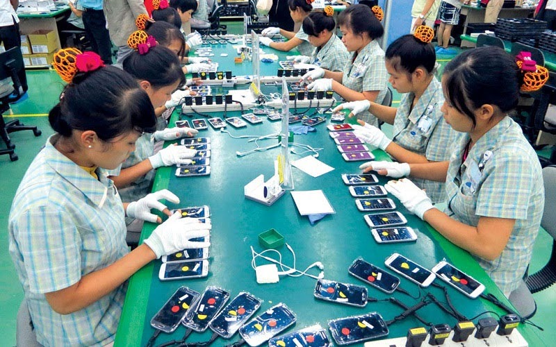 Mỗi khu công nghiệp bắt đầu đi vào hoạt động sẽ tạo cơ hội việc làm cho hàng ngàn, hàng triệu người lao động trên khắp cả nước