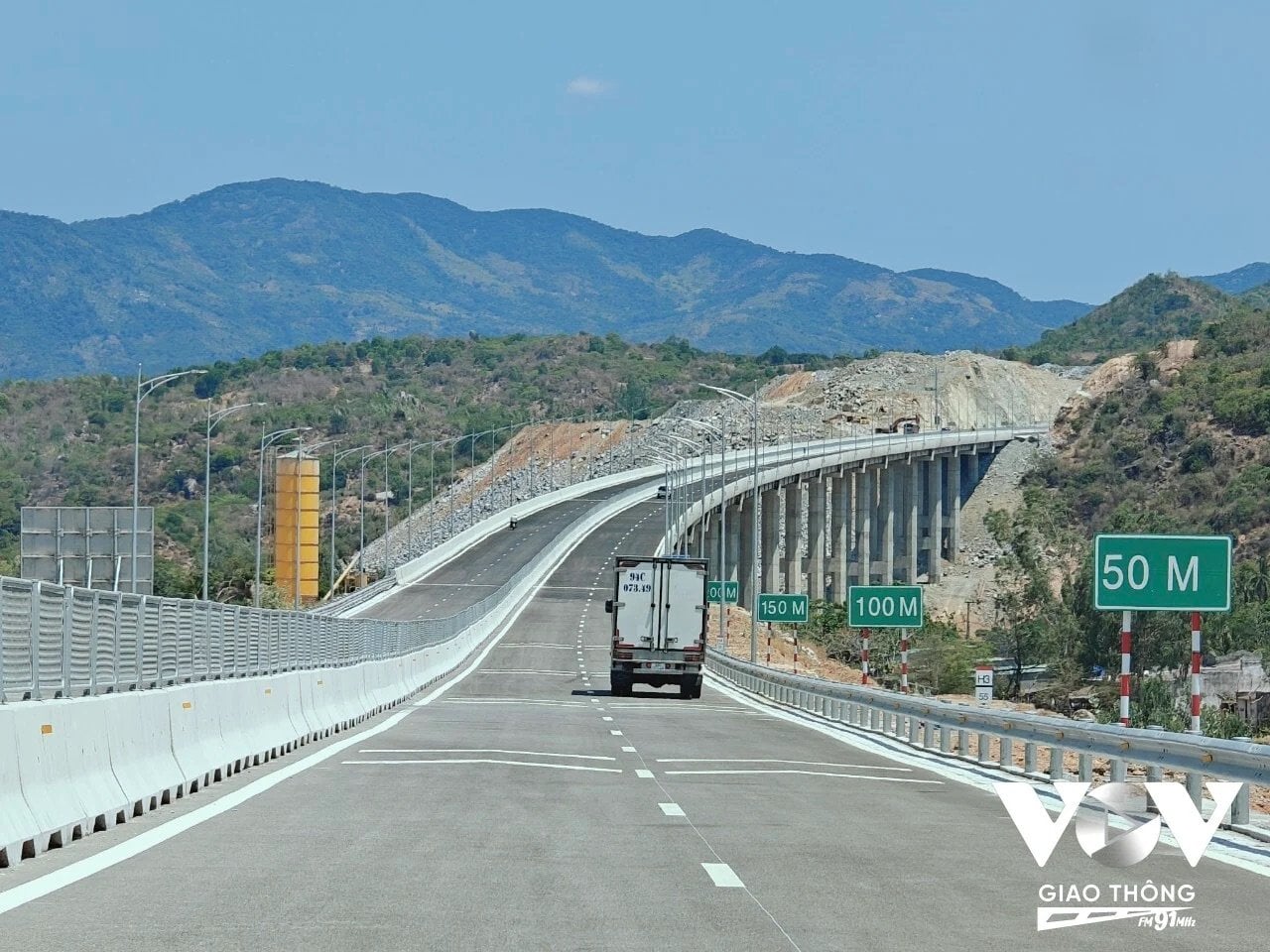 Nguồn vốn đầu tư cho kết cấu hạ tầng đường bộ rất lớn và thời gian thu hồi vốn cũng rất dài, do đó, cần huy động từ nhiều kênh để có đủ nguồn lực đầu tư.