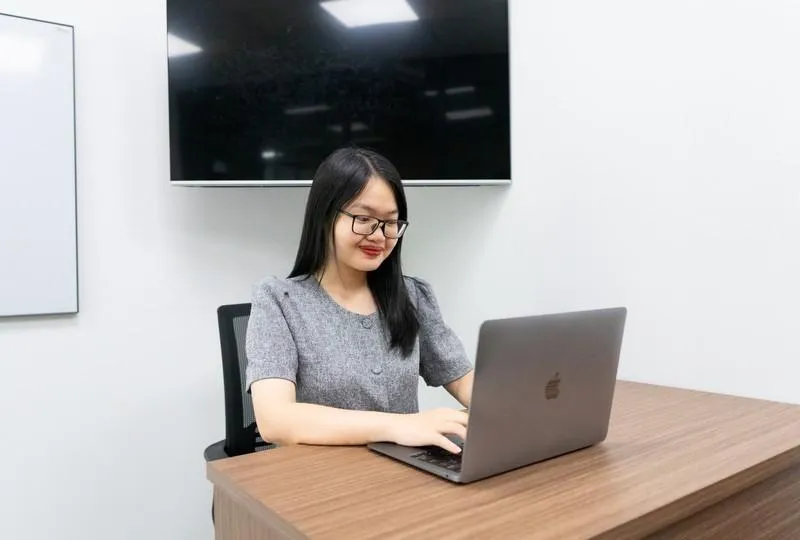 Trình bày một cách ngắn gọn, chuyên nghiệp, đúng ngữ pháp và chính tả là những điều quan trọng để có một CV tiếng Anh cho giáo viên tiếng Anh chuẩn