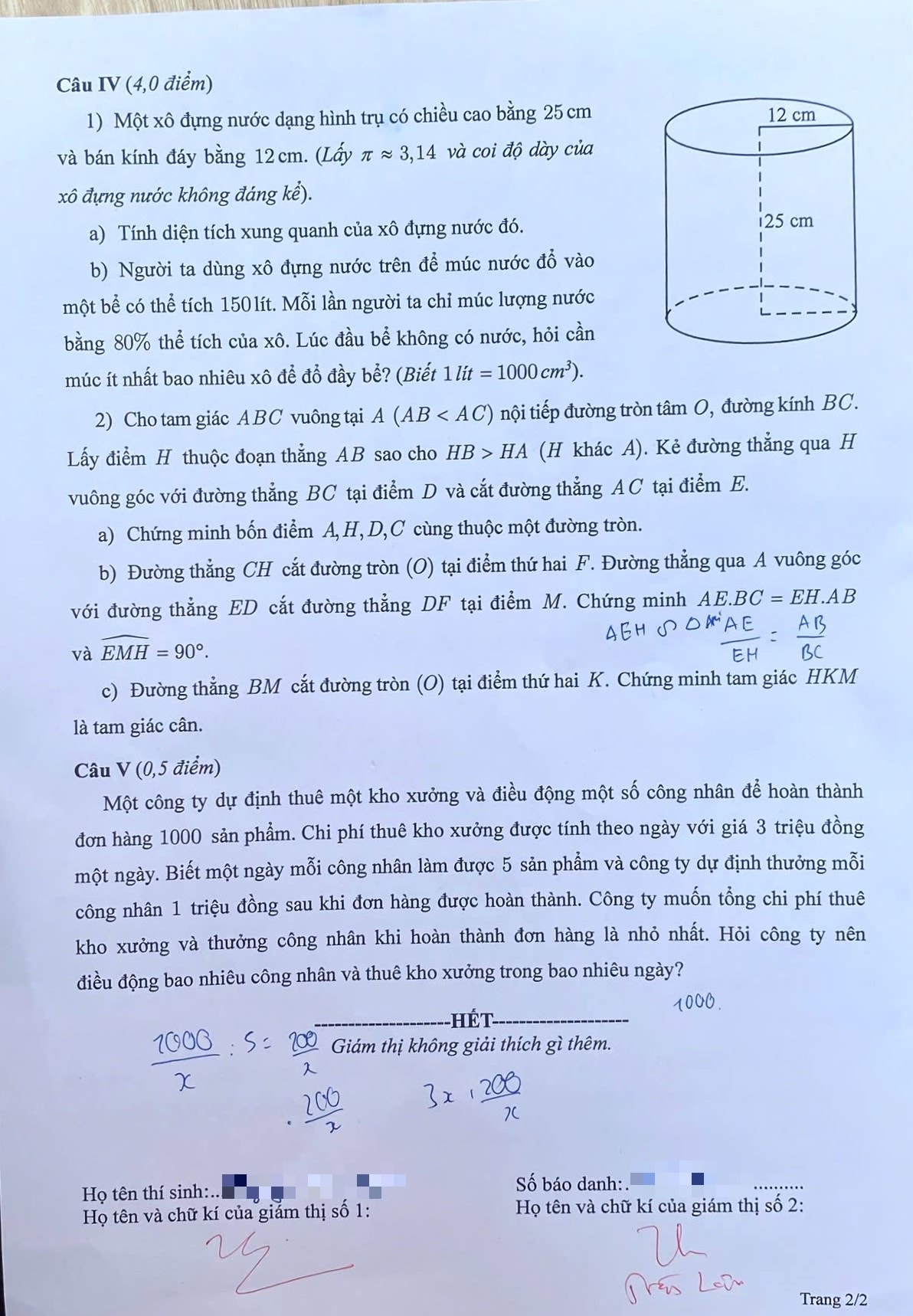 Thí sinh rạng rỡ sau khi hoàn thành bài thi môn Toán. Ảnh: Xuân Quý