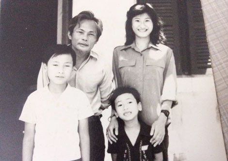 Gia đình nhà văn Nguyễn Quang Sáng.