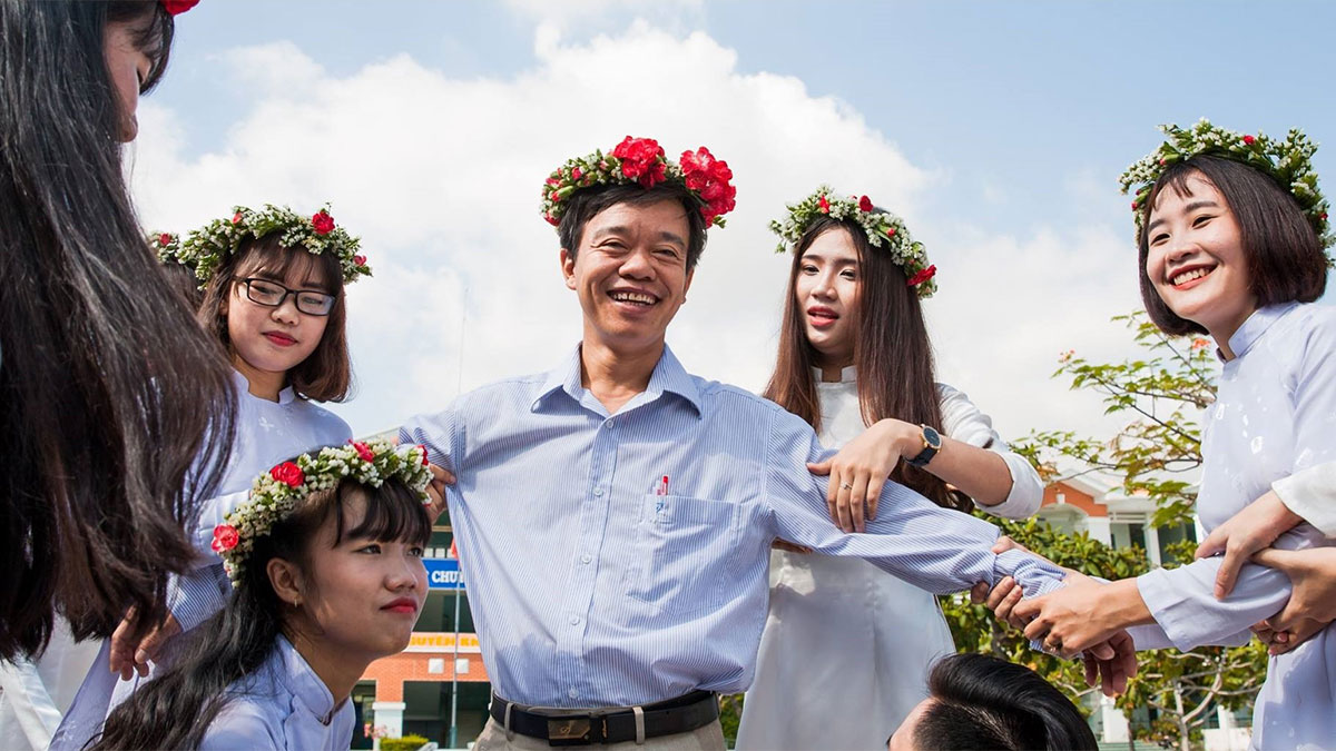 Thơ 4 câu về thầy cô ngắn Mực thắm ước mơ