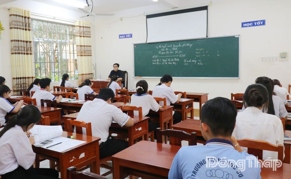 Đề thi tuyển sinh lớp 10 các môn Tiếng Anh, Toán vừa sức, có sự phân hóa thí sinh