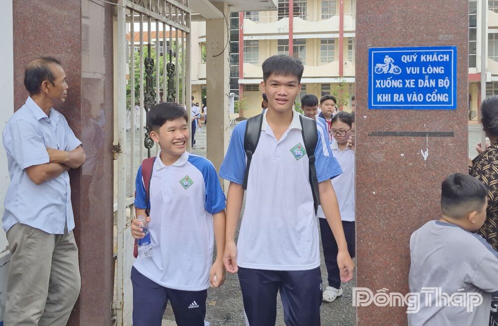 Đề thi tuyển sinh lớp 10 các môn Tiếng Anh, Toán vừa sức, có sự phân hóa thí sinh