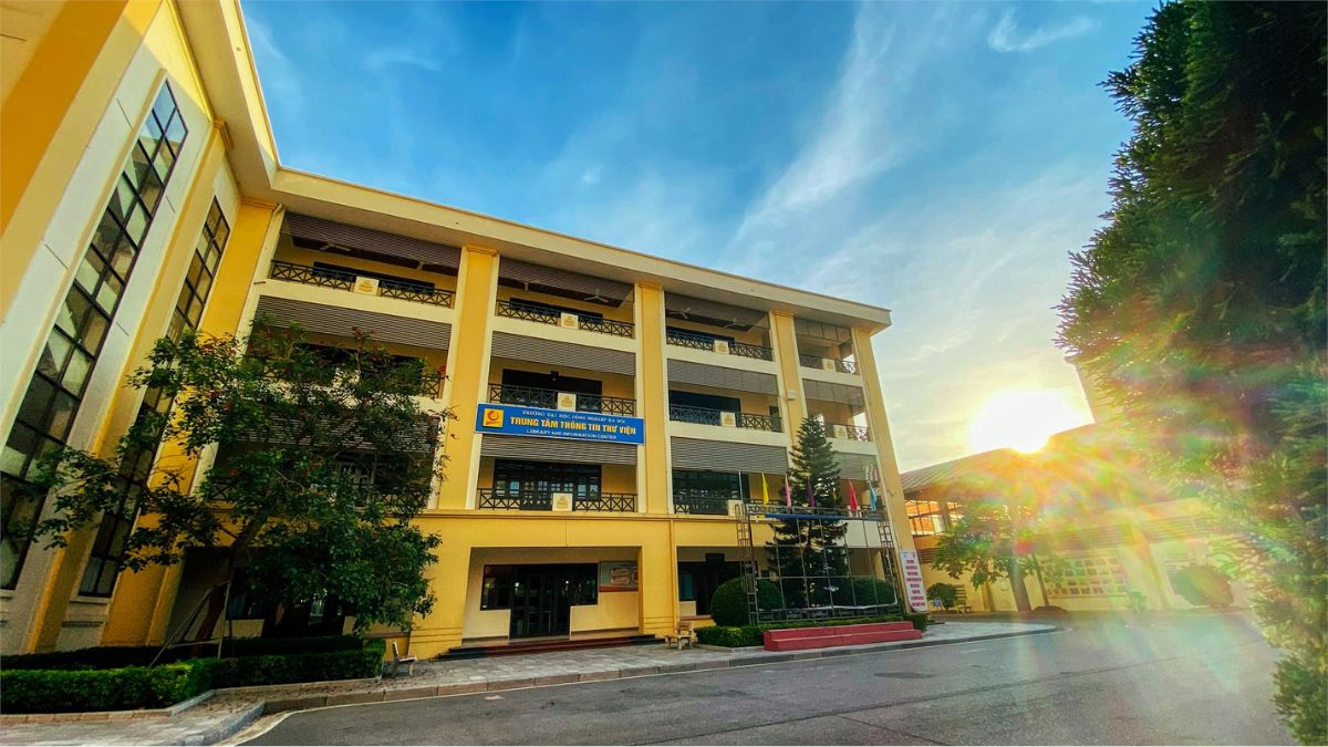 Giới thiệu qua các chương trình đào tạo Đại học Hà Nội
