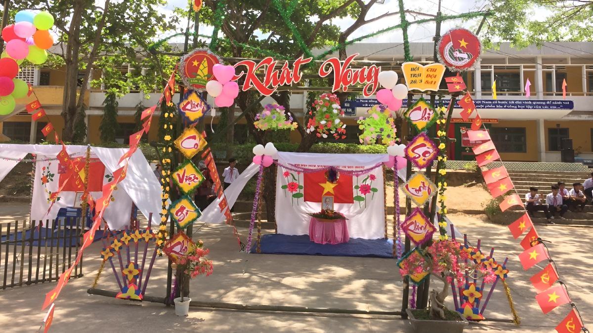 Một số lưu ý khi trang trí cổng trại 26/3
