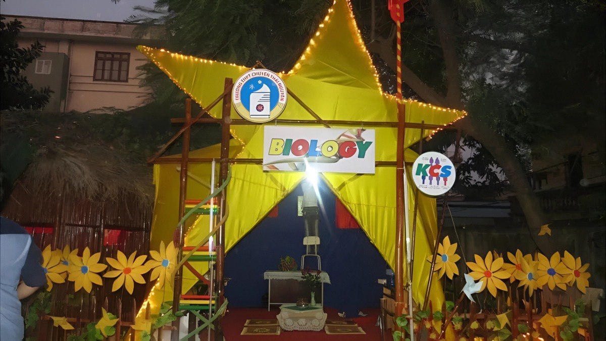 Trang trí cổng trại 26/3