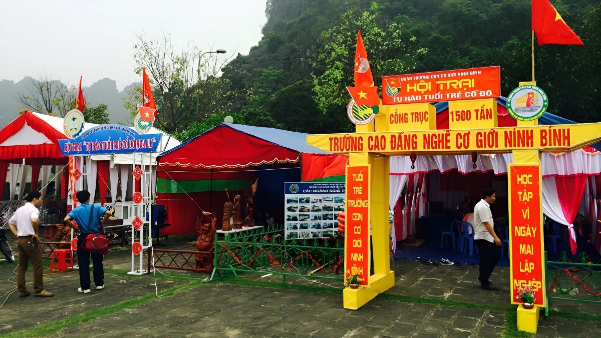 Mẫu cổng trại 26/3