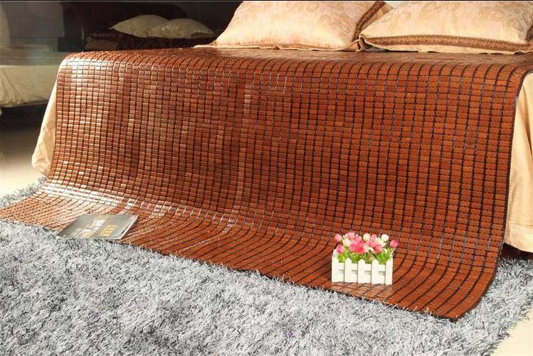 Có nên trải chiếu trúc lên trên đệm không