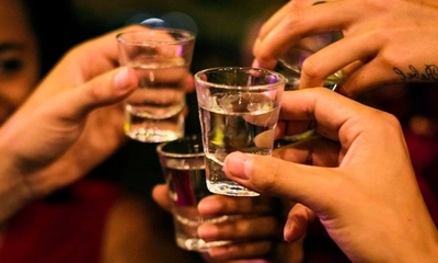 Uống rượu bia trong giờ làm việc, giờ học có thể bị phạt đến 3 triệu đồng từ 15/5/2026
