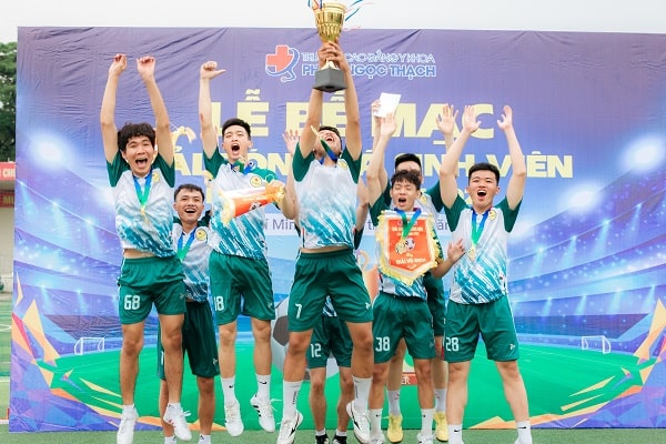giai-bong-da-cao-dang-y-khoa-pham-ngoc-thach-2