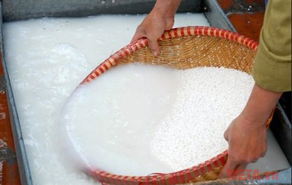 Cách ngâm gạo gói bánh chưng